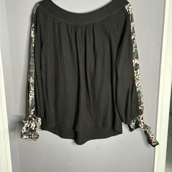 Kori Black Waffle Knit Top With Floral Print Sleeves Round Neck Size Small - Picture 5 of 7